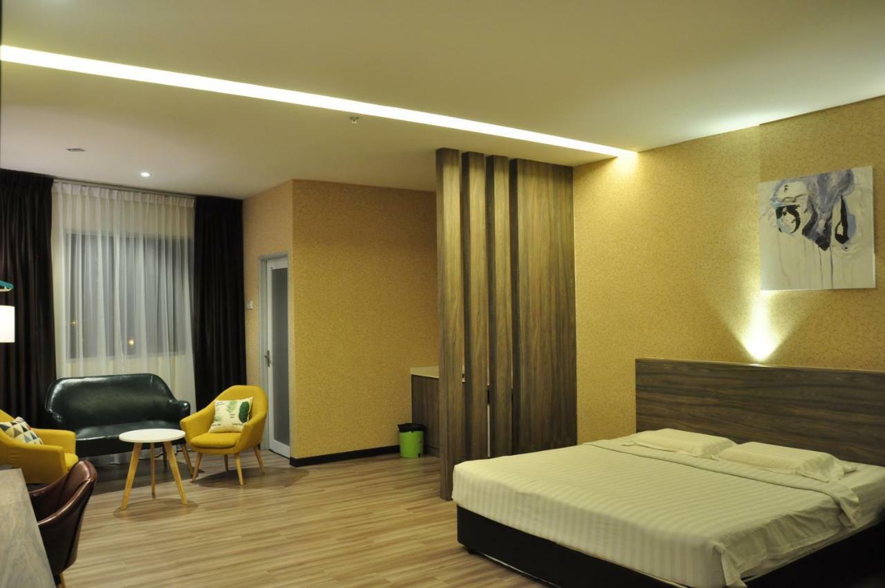 Frazel Inn Hotel Parit Buntar Exterior foto