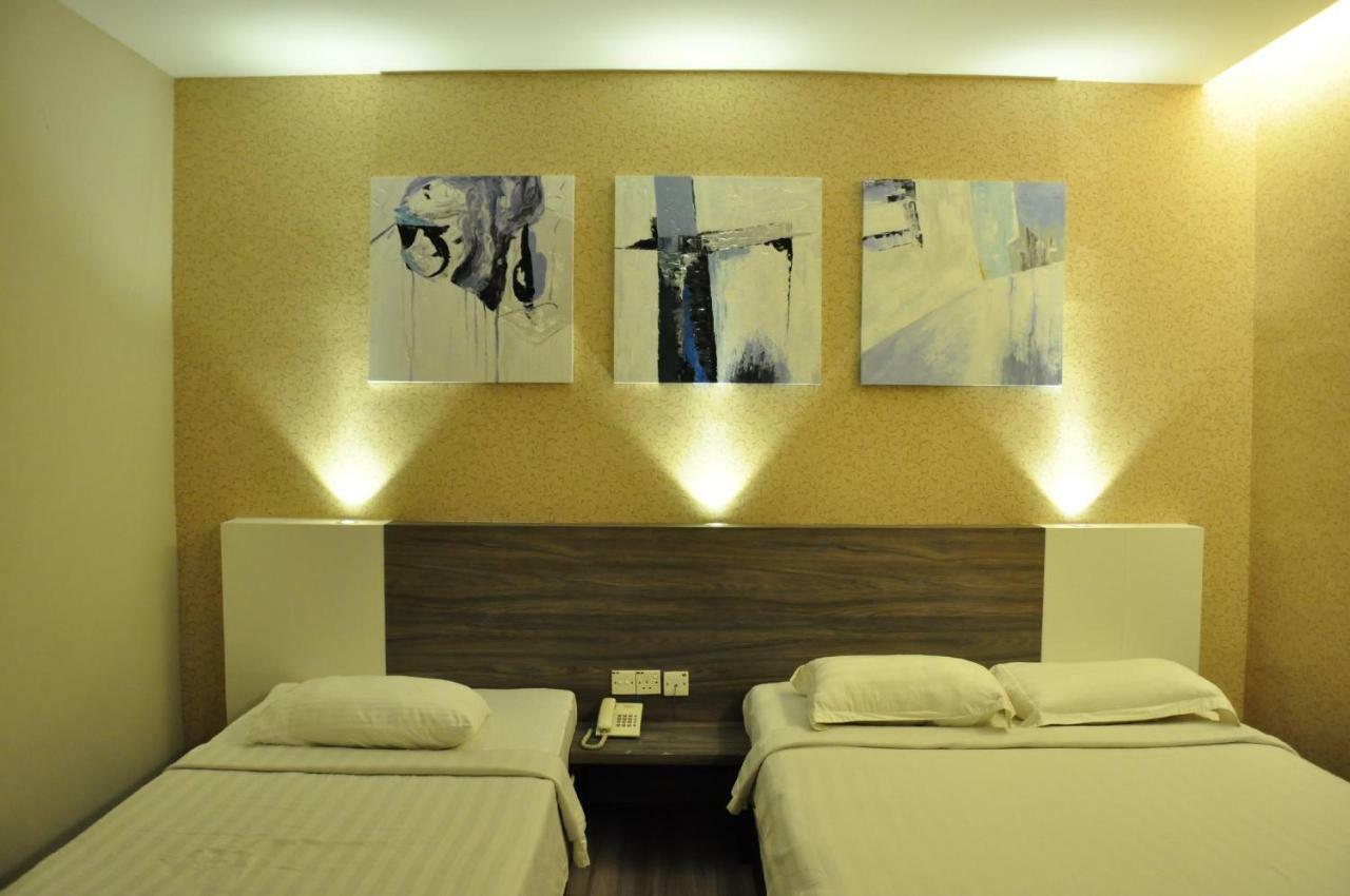 Frazel Inn Hotel Parit Buntar Exterior foto