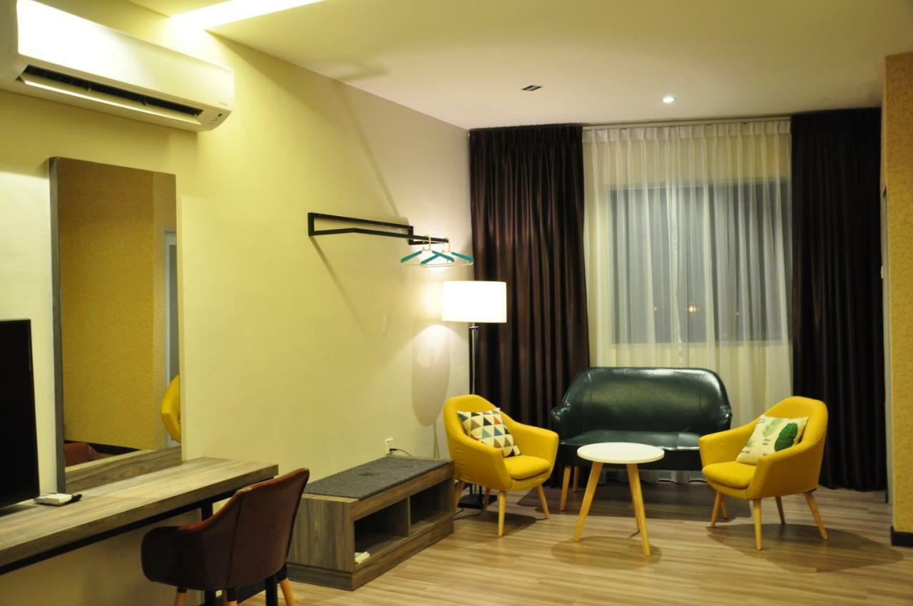 Frazel Inn Hotel Parit Buntar Exterior foto