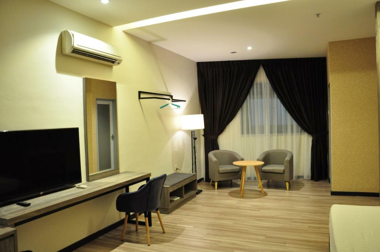 Frazel Inn Hotel Parit Buntar Exterior foto